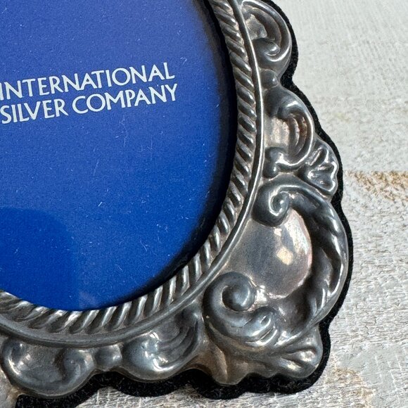 Vintage Ornate Silver Plated Oval Photo Frame with Stand - Picture 4 of 11